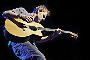 Vollmond-Lounge featuring Martyn Joseph (UK)